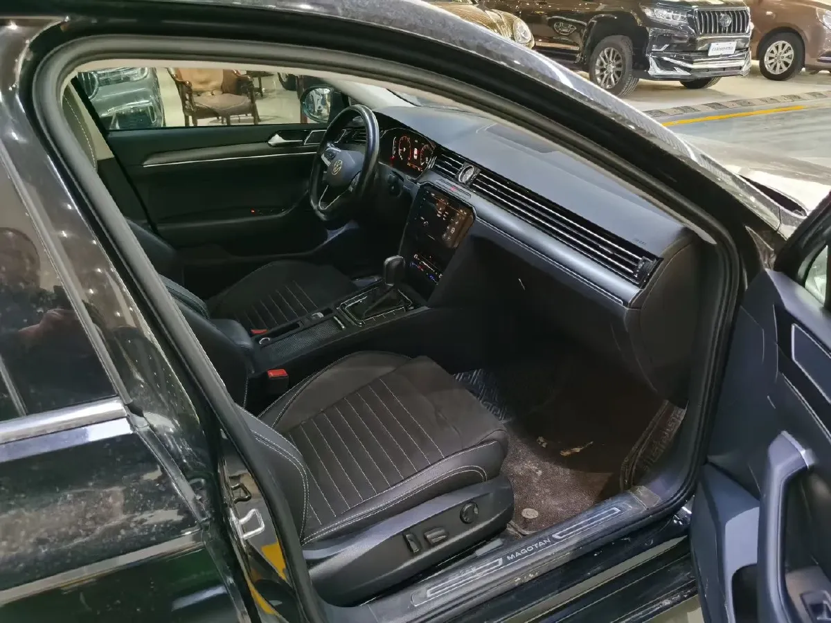 2020 Volkswagen Magotan 2.0T 220HP L4 7DCT,autocango,china used car exporter,china ev exporter,chinese used car exporter,chinese used ev exporter