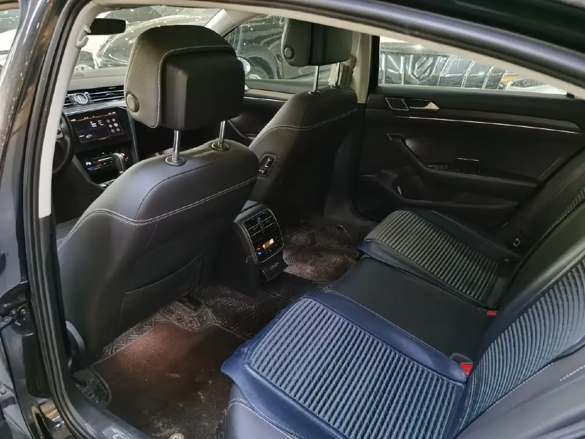 2020 Volkswagen Magotan 2.0T 220HP L4 7DCT,autocango,china used car exporter,china ev exporter,chinese used car exporter,chinese used ev exporter