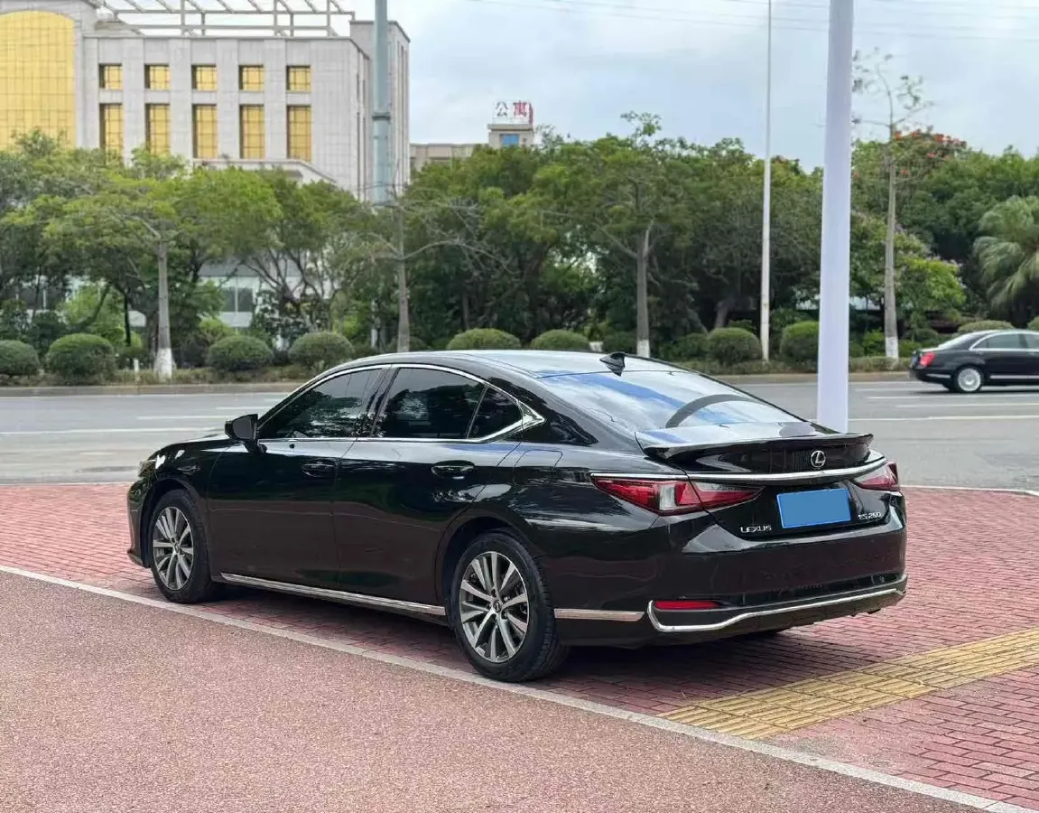 2020 Lexus ES 2.0L 173HP L4 CVT,autocango,china used car exporter,china ev exporter,chinese used car exporter,chinese used ev exporter