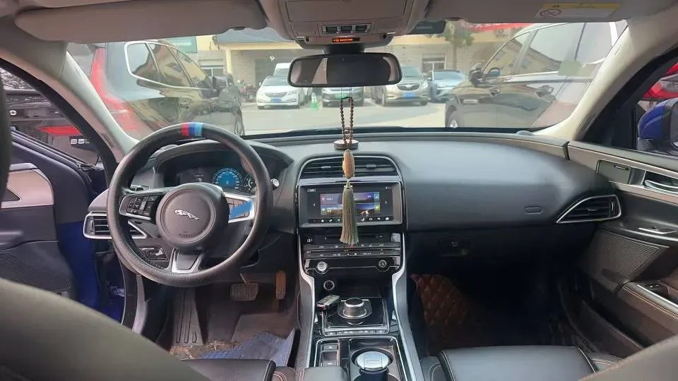 2018 Volkswagen Tiguan L 2.0T 220HP L4 7DCT,autocango,china used car exporter,china ev exporter,chinese used car exporter,chinese used ev exporter