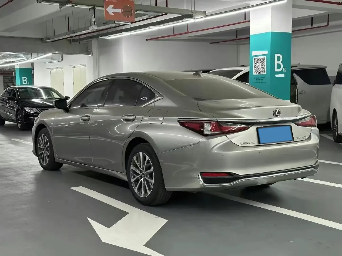 2023 Lexus ES 2.0L 173HP L4 CVT,autocango,china used car exporter,china ev exporter,chinese used car exporter,chinese used ev exporter