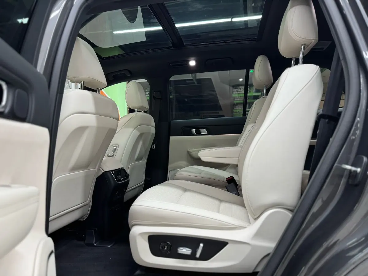 2021 Li ONE Range Extended 131HP REEV 40.5KWH,autocango,china used car exporter,china ev exporter,chinese used car exporter,chinese used ev exporter