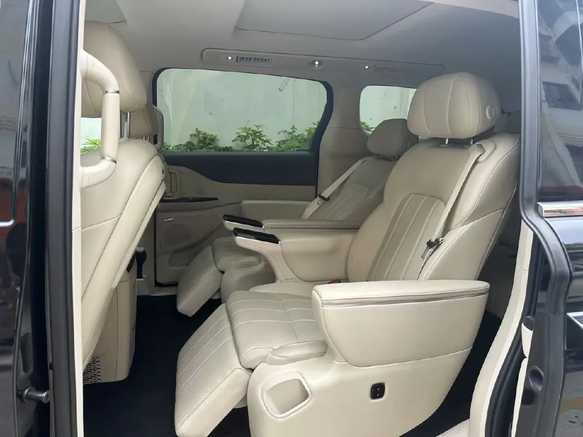 2025 Voyah Dream BEV 108.7KWH,autocango,china used car exporter,china ev exporter,chinese used car exporter,chinese used ev exporter