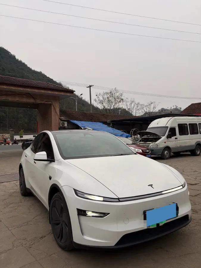 2025 Tesla Model Y BEV 78.4KWH,autocango,china used car exporter,china ev exporter,chinese used car exporter,chinese used ev exporter
