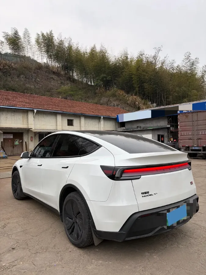 2025 Tesla Model Y BEV 78.4KWH,autocango,china used car exporter,china ev exporter,chinese used car exporter,chinese used ev exporter