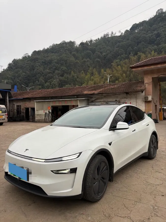 2025 Tesla Model Y BEV 78.4KWH,autocango,china used car exporter,china ev exporter,chinese used car exporter,chinese used ev exporter