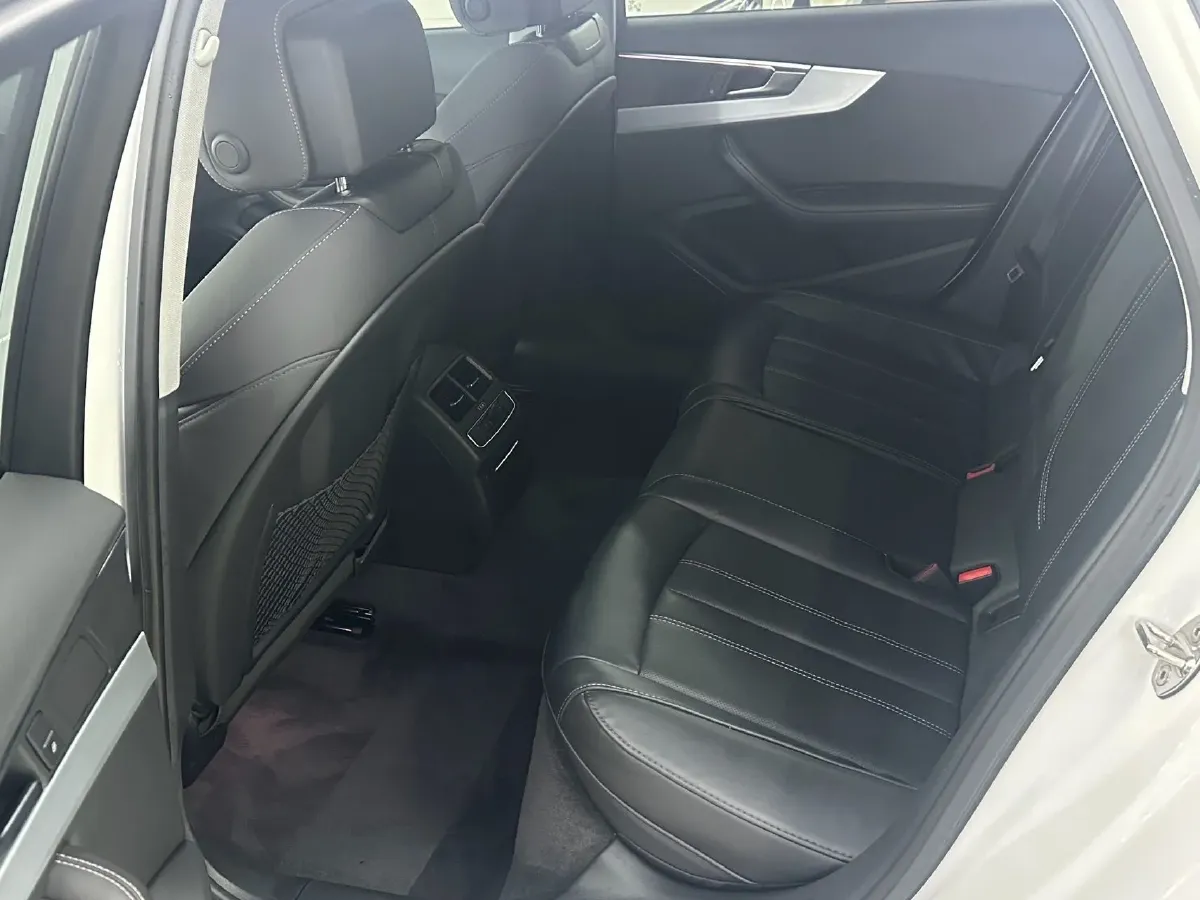 2023 Audi A4L 2.0T 190HP L4 7DCT,autocango,china used car exporter,china ev exporter,chinese used car exporter,chinese used ev exporter