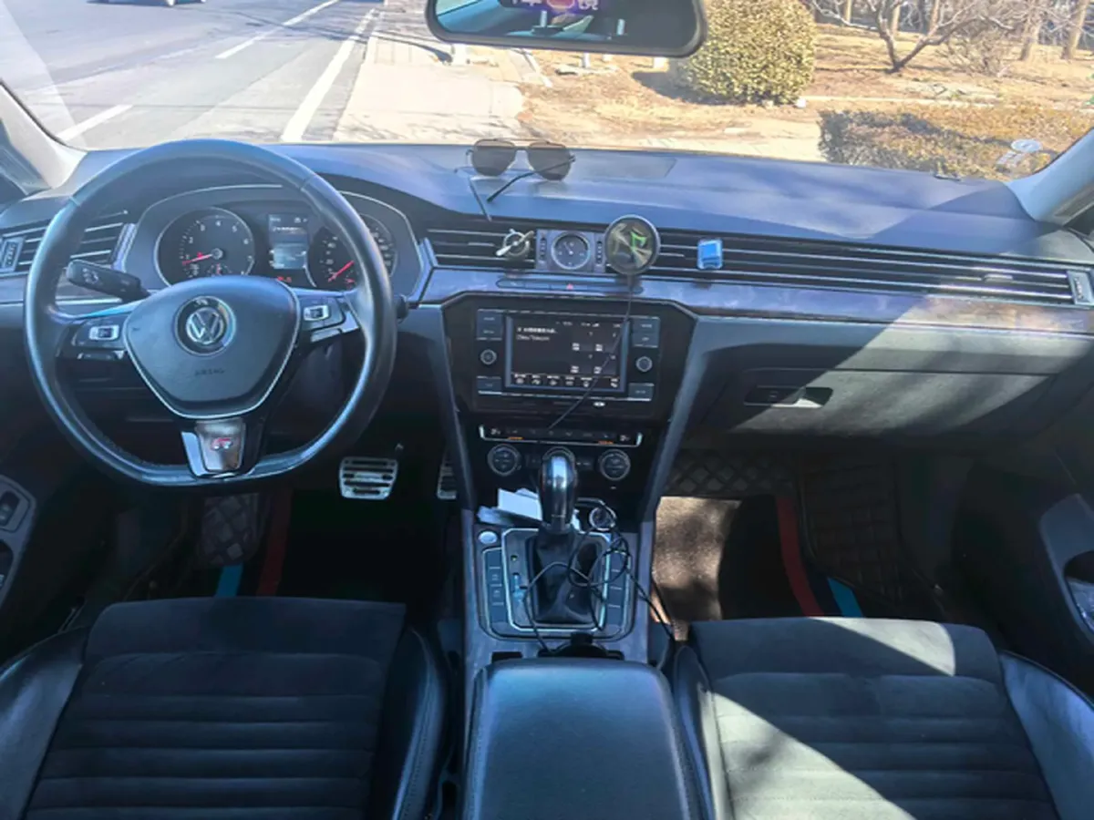 2017 Volkswagen Magotan 1.8T 180HP L4 7DCT,autocango,china used car exporter,china ev exporter,chinese used car exporter,chinese used ev exporter