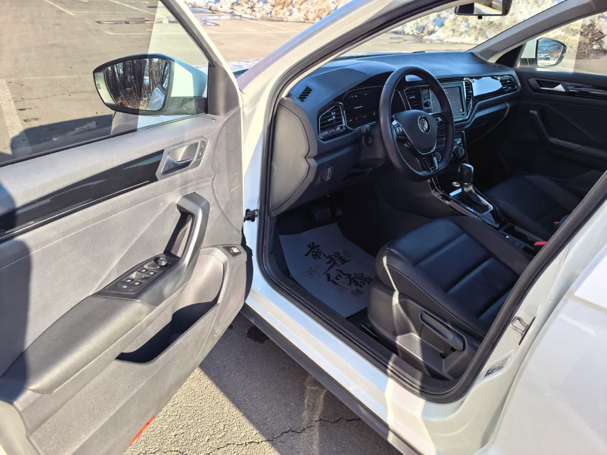 2020 Volkswagen T-Roc 1.4T 150HP L4 7DCT,autocango,china used car exporter,china ev exporter,chinese used car exporter,chinese used ev exporter