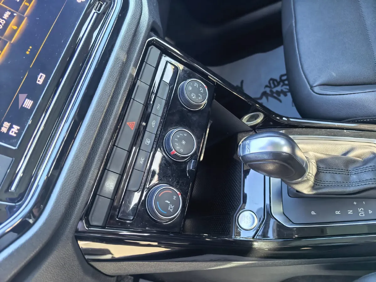 2020 Volkswagen T-Roc 1.4T 150HP L4 7DCT,autocango,china used car exporter,china ev exporter,chinese used car exporter,chinese used ev exporter