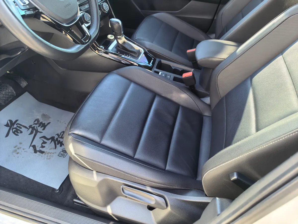 2020 Volkswagen T-Roc 1.4T 150HP L4 7DCT,autocango,china used car exporter,china ev exporter,chinese used car exporter,chinese used ev exporter