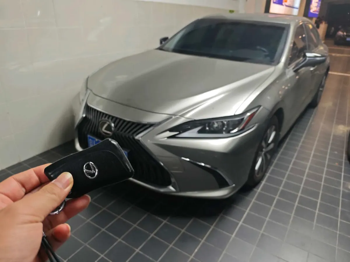 2020 Lexus ES 2.0L 173HP L4 CVT,autocango,china used car exporter,china ev exporter,chinese used car exporter,chinese used ev exporter