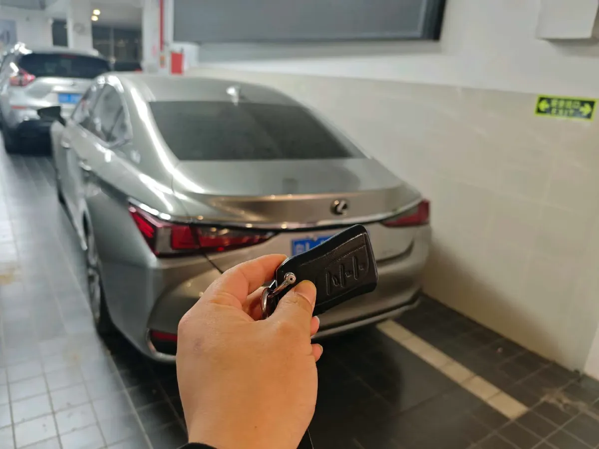 2020 Lexus ES 2.0L 173HP L4 CVT,autocango,china used car exporter,china ev exporter,chinese used car exporter,chinese used ev exporter
