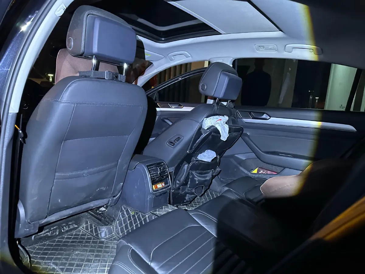 2018 Volkswagen Magotan 1.8T 180HP L4 7DCT,autocango,china used car exporter,china ev exporter,chinese used car exporter,chinese used ev exporter