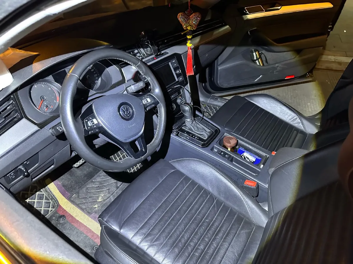 2018 Volkswagen Magotan 1.8T 180HP L4 7DCT,autocango,china used car exporter,china ev exporter,chinese used car exporter,chinese used ev exporter