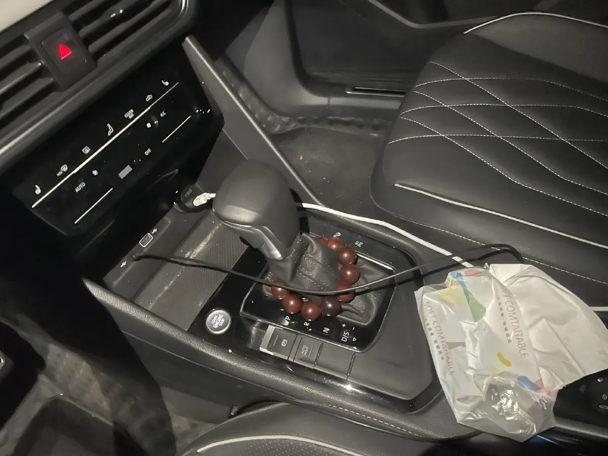 2024 Volkswagen Tiguan L 2.0T 186HP L4 7DCT,autocango,china used car exporter,china ev exporter,chinese used car exporter,chinese used ev exporter