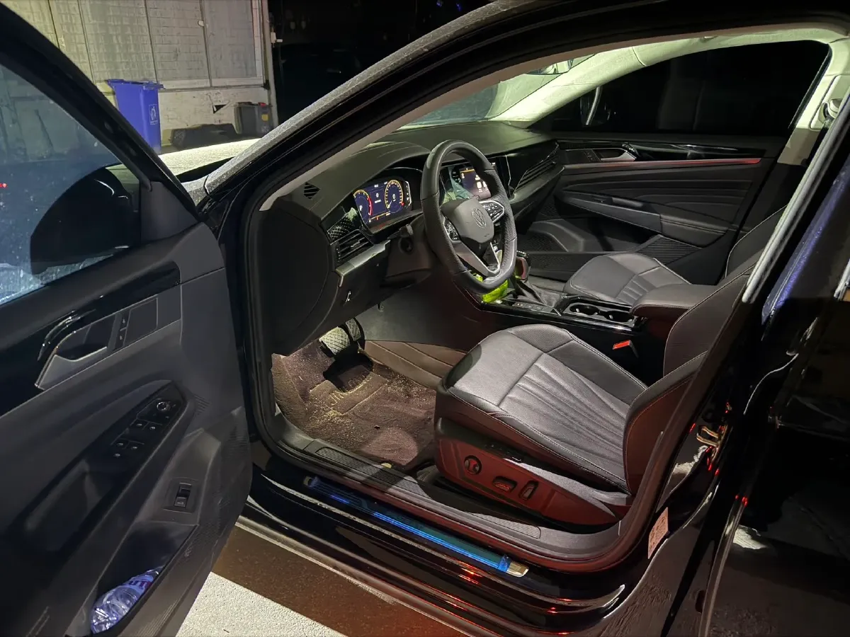 2024 Volkswagen Passat 2.0T 186HP L4 7DCT,autocango,china used car exporter,china ev exporter,chinese used car exporter,chinese used ev exporter