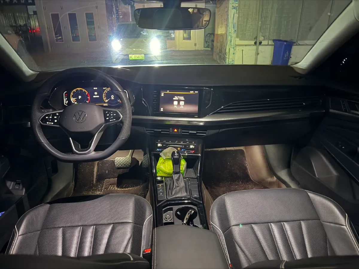 2024 Volkswagen Passat 2.0T 186HP L4 7DCT,autocango,china used car exporter,china ev exporter,chinese used car exporter,chinese used ev exporter