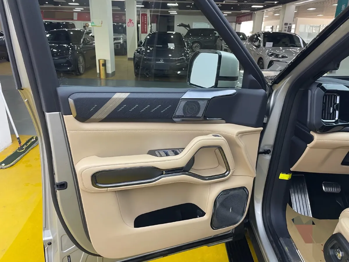 2025 FangChengBao Bao 8 2.0T 245HP L4 E-CVT PHEV 36.8KWH,autocango,china used car exporter,china ev exporter,chinese used car exporter,chinese used ev exporter