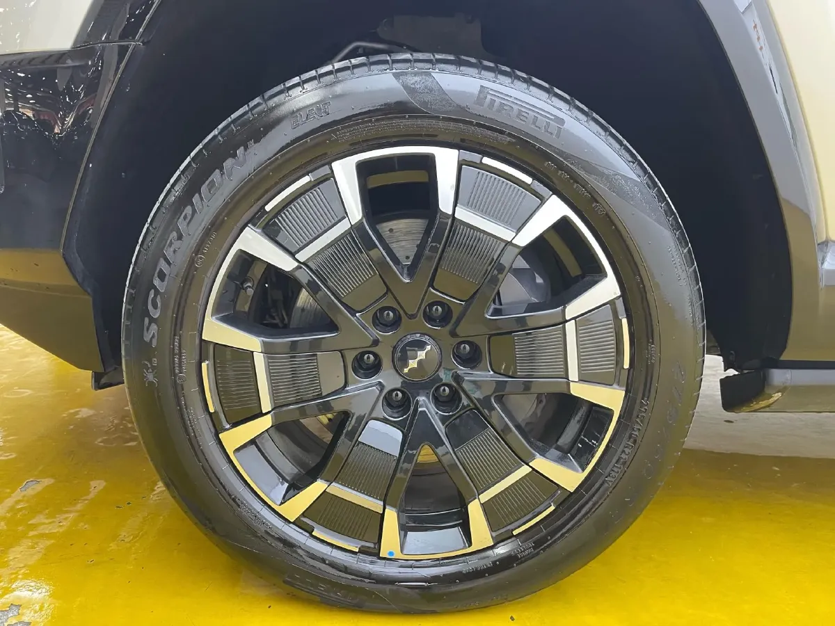 2025 FangChengBao Bao 8 2.0T 245HP L4 E-CVT PHEV 36.8KWH,autocango,china used car exporter,china ev exporter,chinese used car exporter,chinese used ev exporter