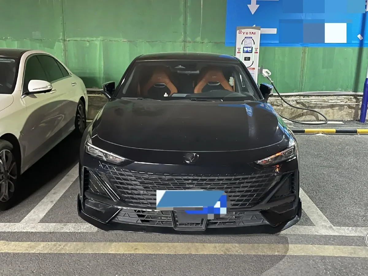 2023 ChangAn UNI-V 1.5T 188HP L4 7DCT,autocango,china used car exporter,china ev exporter,chinese used car exporter,chinese used ev exporter