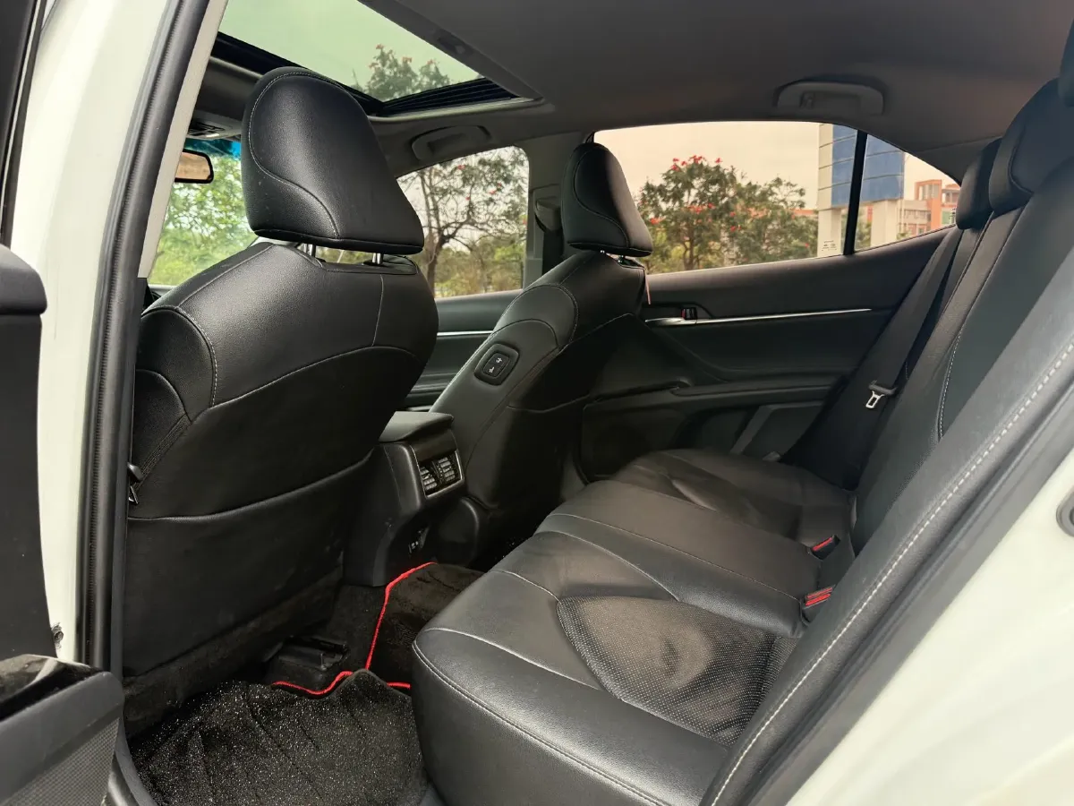 2021 Toyota Camry 2.5L 209HP L4 8AT,autocango,china used car exporter,china ev exporter,chinese used car exporter,chinese used ev exporter