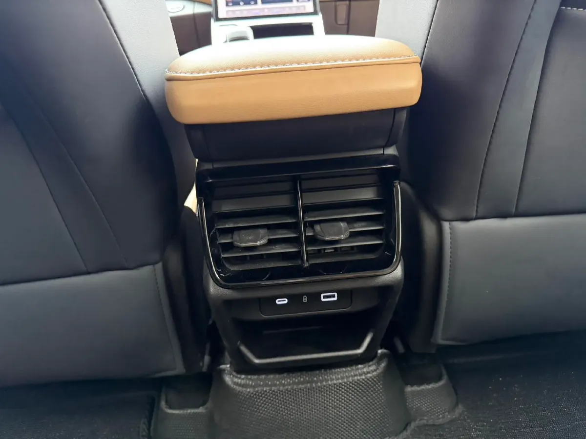 2023 Geely StarRay 1.5T 181HP L4 7DCT,autocango,china used car exporter,china ev exporter,chinese used car exporter,chinese used ev exporter