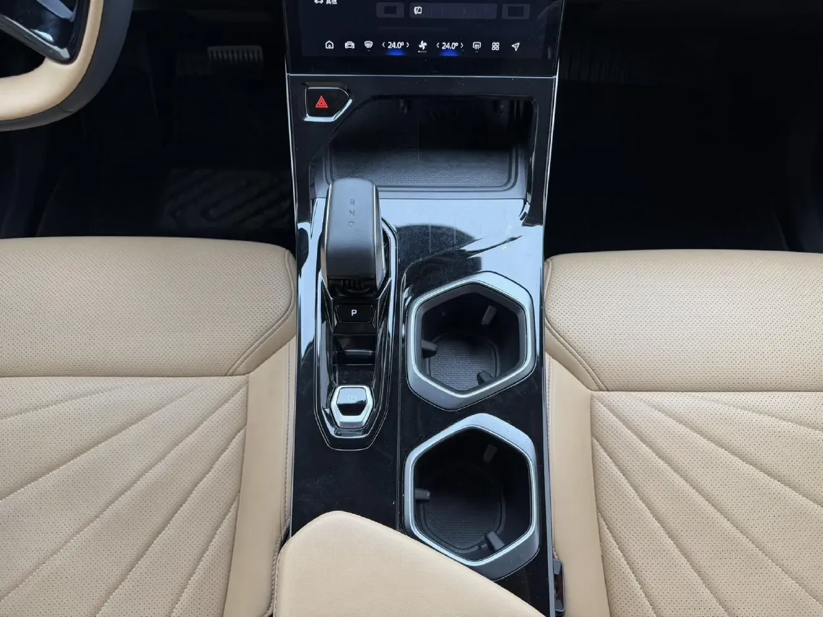 2023 Geely StarRay 1.5T 181HP L4 7DCT,autocango,china used car exporter,china ev exporter,chinese used car exporter,chinese used ev exporter