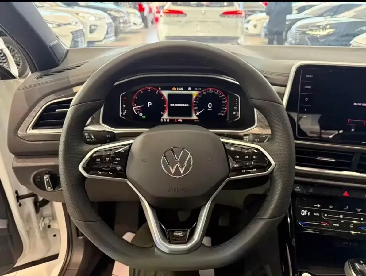2025 Volkswagen T-Roc 1.5T 160HP L4 7DCT,autocango,china used car exporter,china ev exporter,chinese used car exporter,chinese used ev exporter