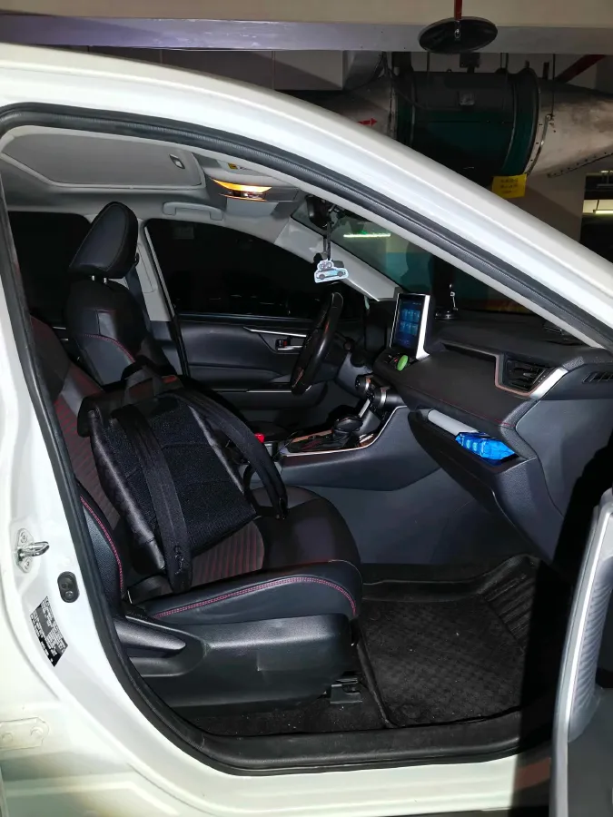 2022 Toyota RAV4 Hybird E+ 2.5L 180HP L4 E-CVT PHEV 15.984KWH,autocango,china used car exporter,china ev exporter,chinese used car exporter,chinese used ev exporter