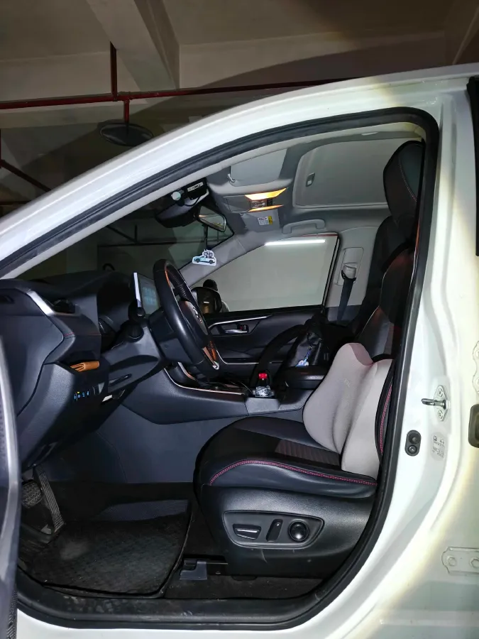 2022 Toyota RAV4 Hybird E+ 2.5L 180HP L4 E-CVT PHEV 15.984KWH,autocango,china used car exporter,china ev exporter,chinese used car exporter,chinese used ev exporter