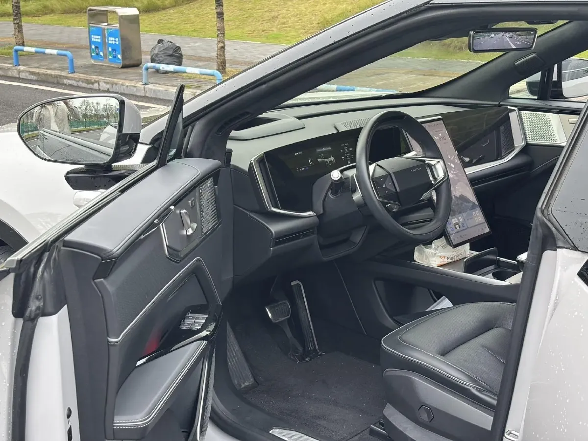 2023 HiPhi Y BEV 76.6KWH,autocango,china used car exporter,china ev exporter,chinese used car exporter,chinese used ev exporter