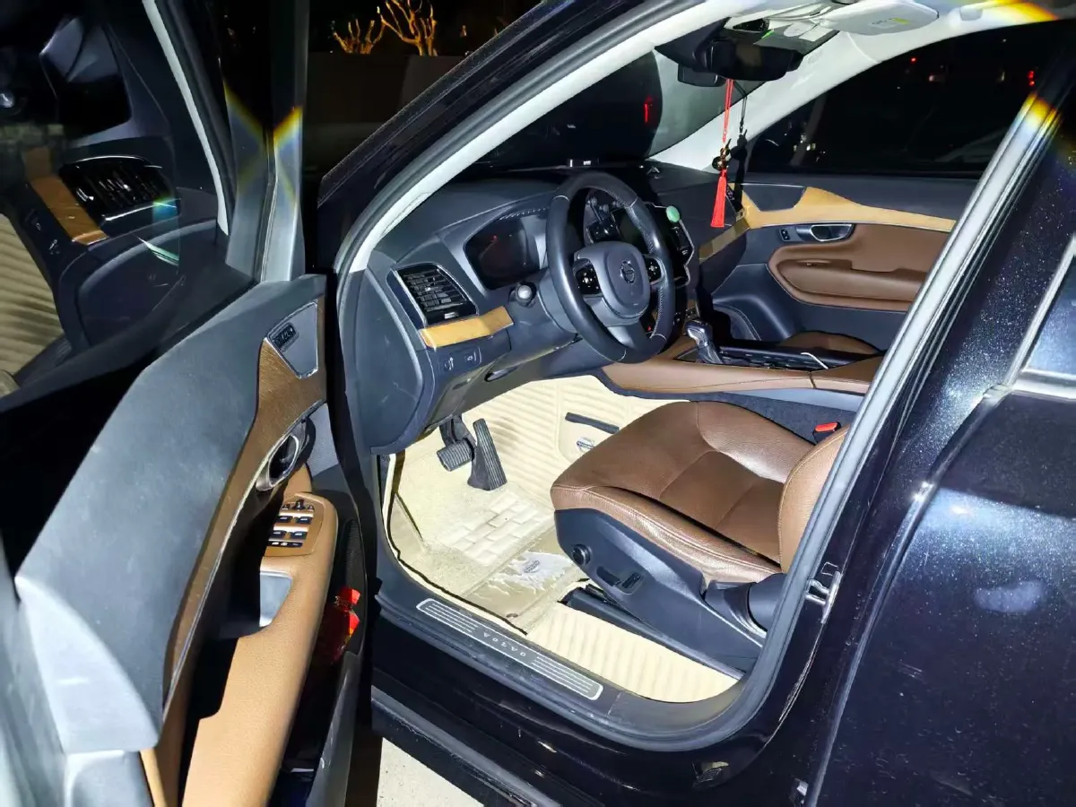 2020 Volvo XC90 2.0T 320HP L4 8AT,autocango,china used car exporter,china ev exporter,chinese used car exporter,chinese used ev exporter