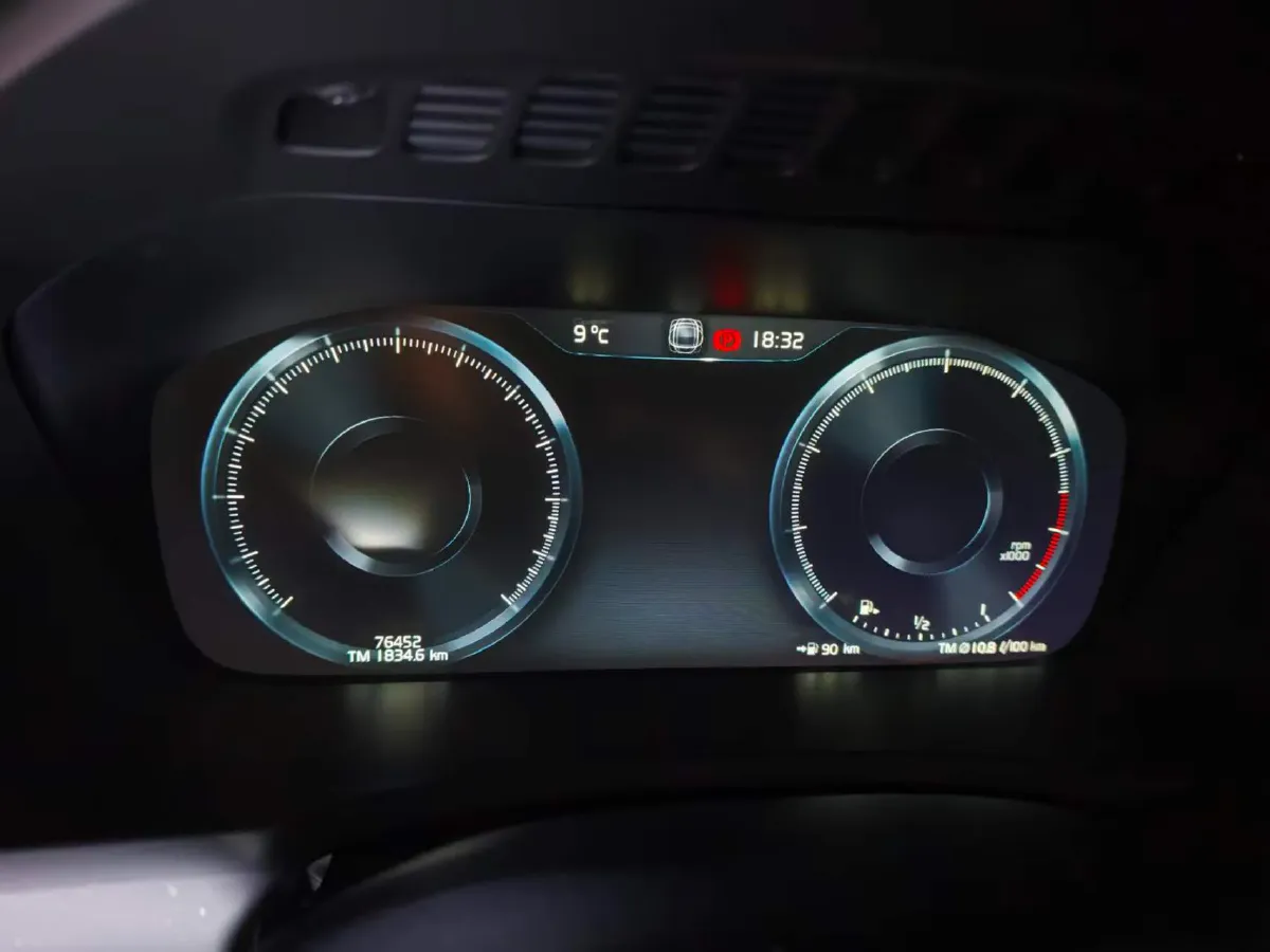 2020 Volvo XC90 2.0T 320HP L4 8AT,autocango,china used car exporter,china ev exporter,chinese used car exporter,chinese used ev exporter