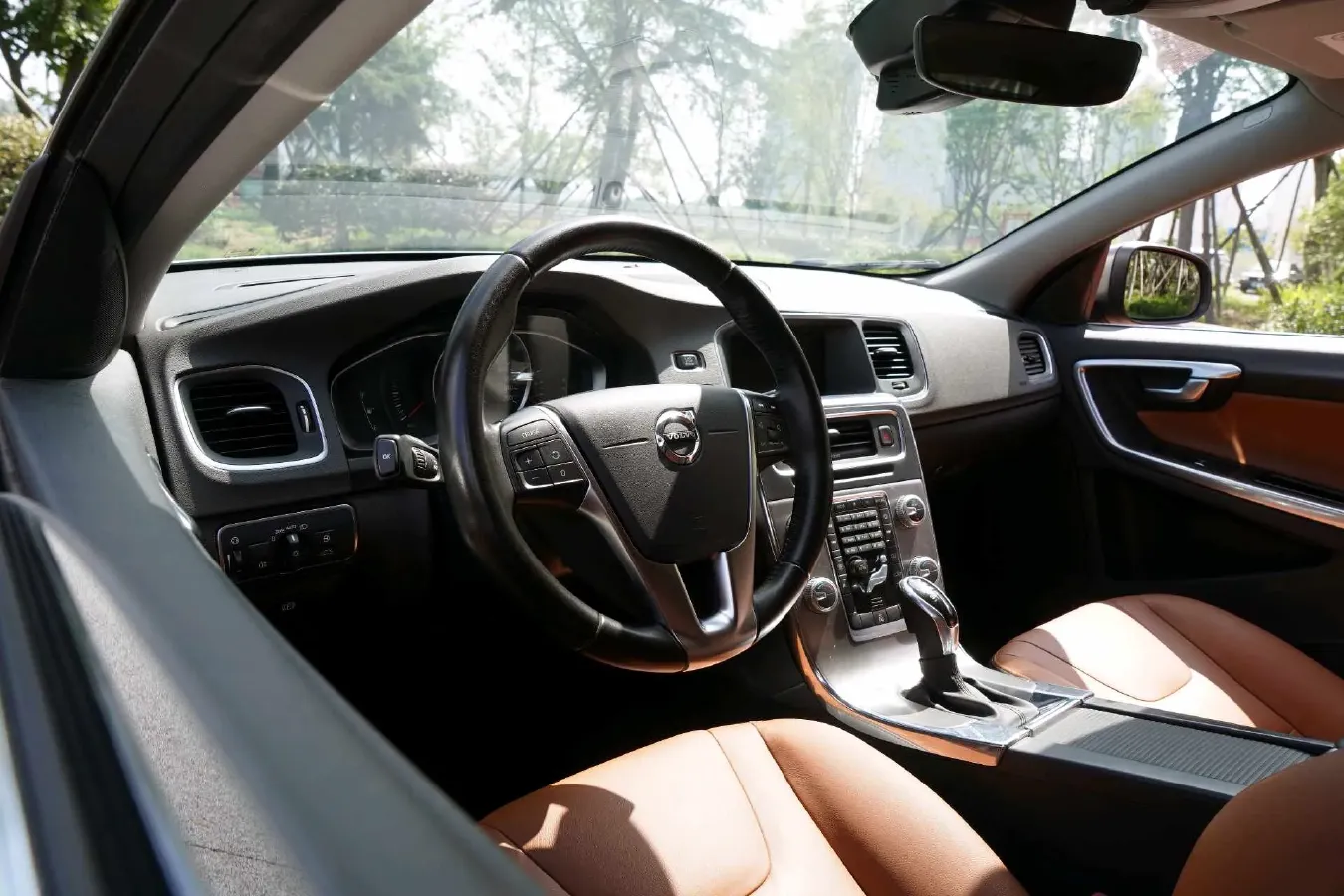 2019 Volvo S60 2.0T 245HP L4 8AT,autocango,china used car exporter,china ev exporter,chinese used car exporter,chinese used ev exporter