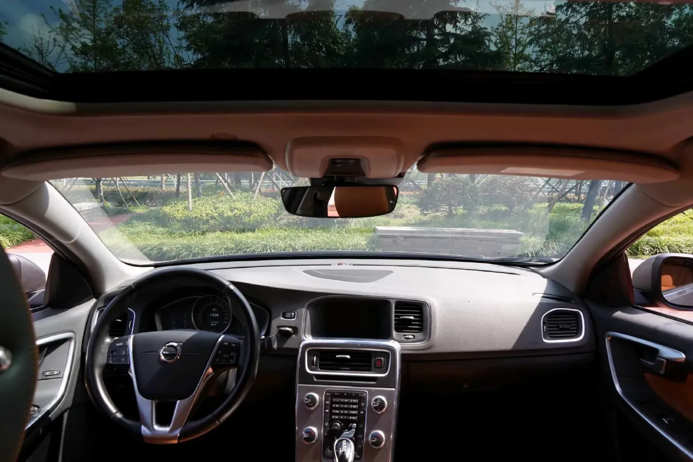 2019 Volvo S60 2.0T 245HP L4 8AT,autocango,china used car exporter,china ev exporter,chinese used car exporter,chinese used ev exporter