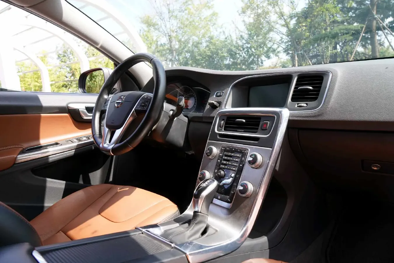 2019 Volvo S60 2.0T 245HP L4 8AT,autocango,china used car exporter,china ev exporter,chinese used car exporter,chinese used ev exporter