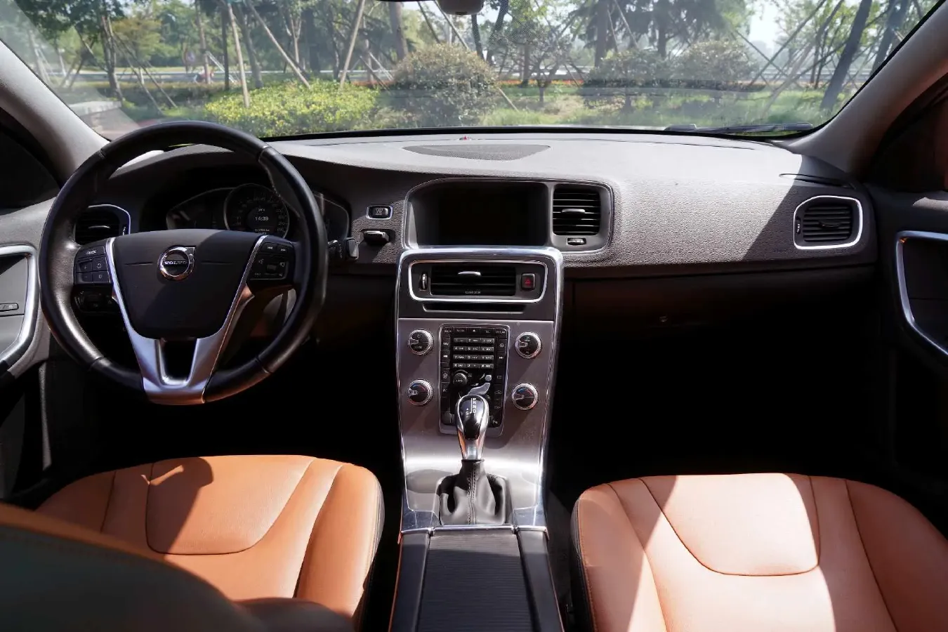 2019 Volvo S60 2.0T 245HP L4 8AT,autocango,china used car exporter,china ev exporter,chinese used car exporter,chinese used ev exporter