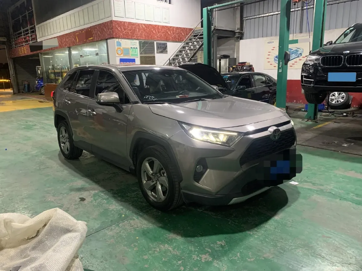 2021 Toyota RAV4 2.0L 171HP L4 CVT,autocango,china used car exporter,china ev exporter,chinese used car exporter,chinese used ev exporter
