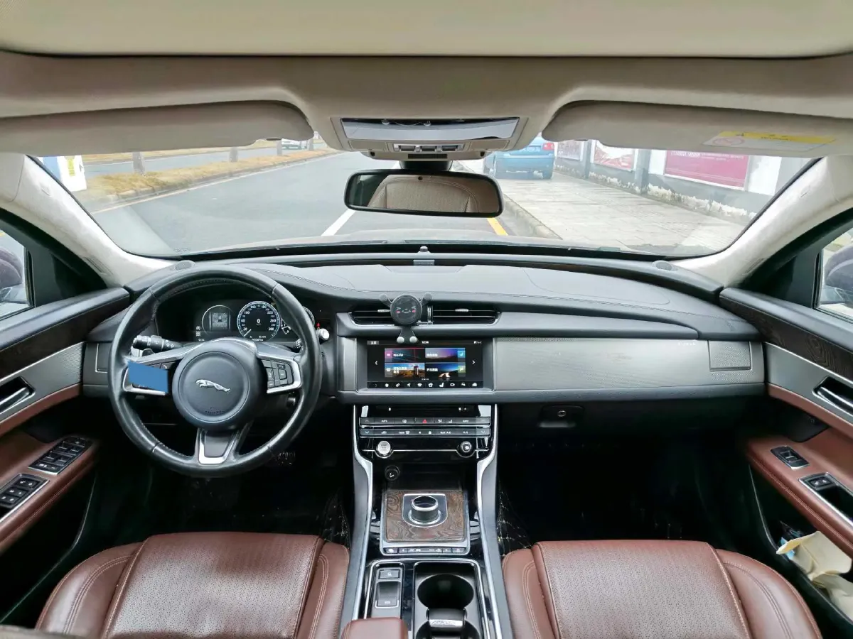 2018 Jaguar XF 2.0T 250HP L4 8AT,autocango,china used car exporter,china ev exporter,chinese used car exporter,chinese used ev exporter