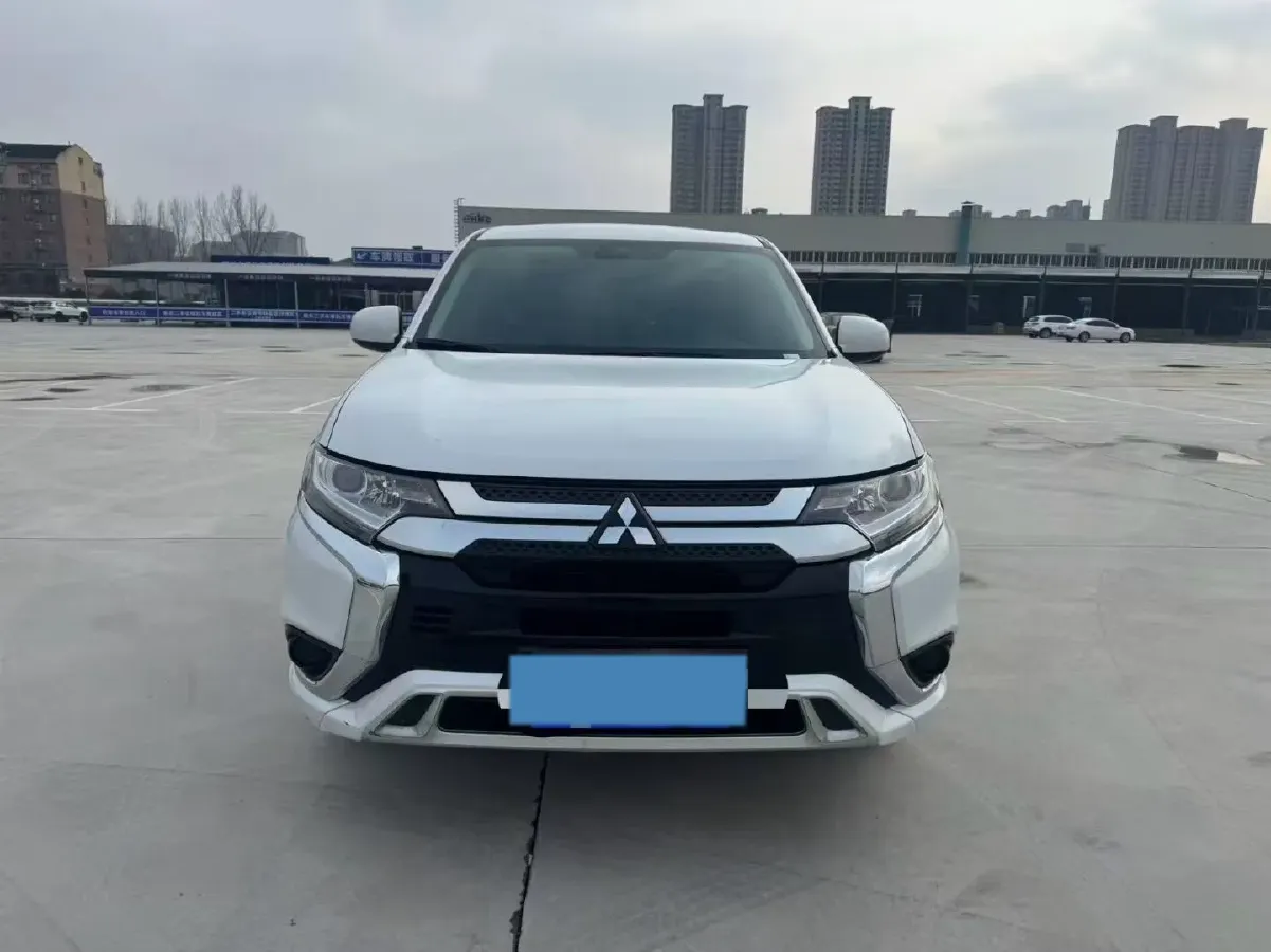 2021 Mitsubishi Outlander 2.0L 166HP L4 CVT,autocango,china used car exporter,china ev exporter,chinese used car exporter,chinese used ev exporter