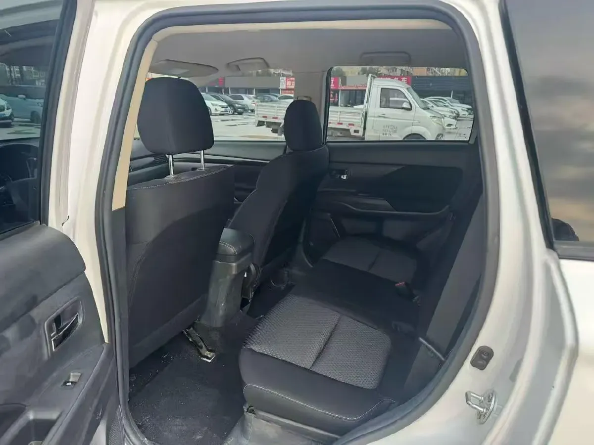 2021 Mitsubishi Outlander 2.0L 166HP L4 CVT,autocango,china used car exporter,china ev exporter,chinese used car exporter,chinese used ev exporter