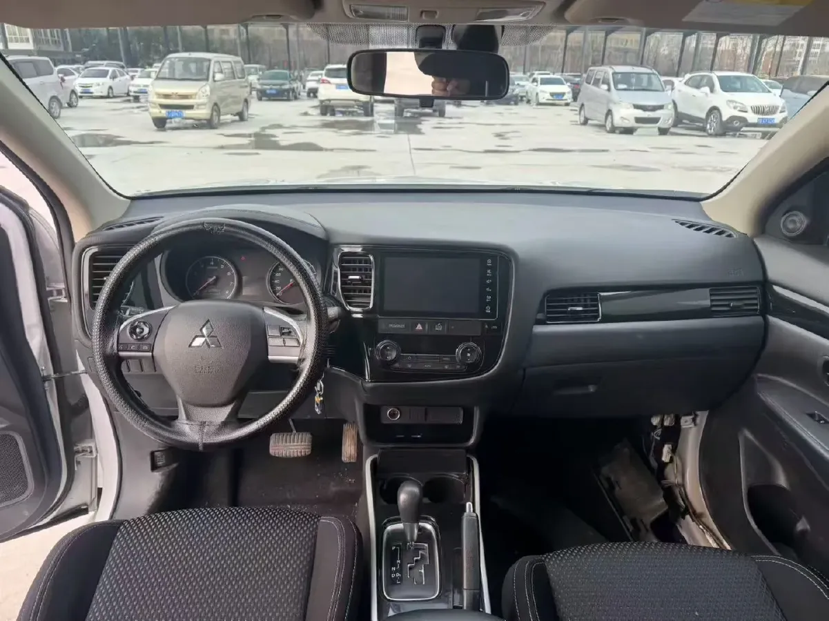 2021 Mitsubishi Outlander 2.0L 166HP L4 CVT,autocango,china used car exporter,china ev exporter,chinese used car exporter,chinese used ev exporter