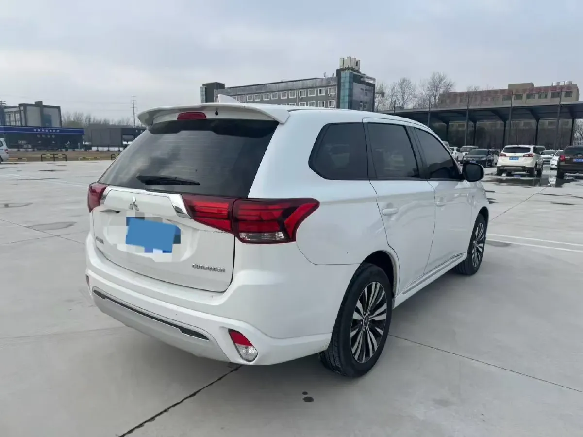 2021 Mitsubishi Outlander 2.0L 166HP L4 CVT,autocango,china used car exporter,china ev exporter,chinese used car exporter,chinese used ev exporter