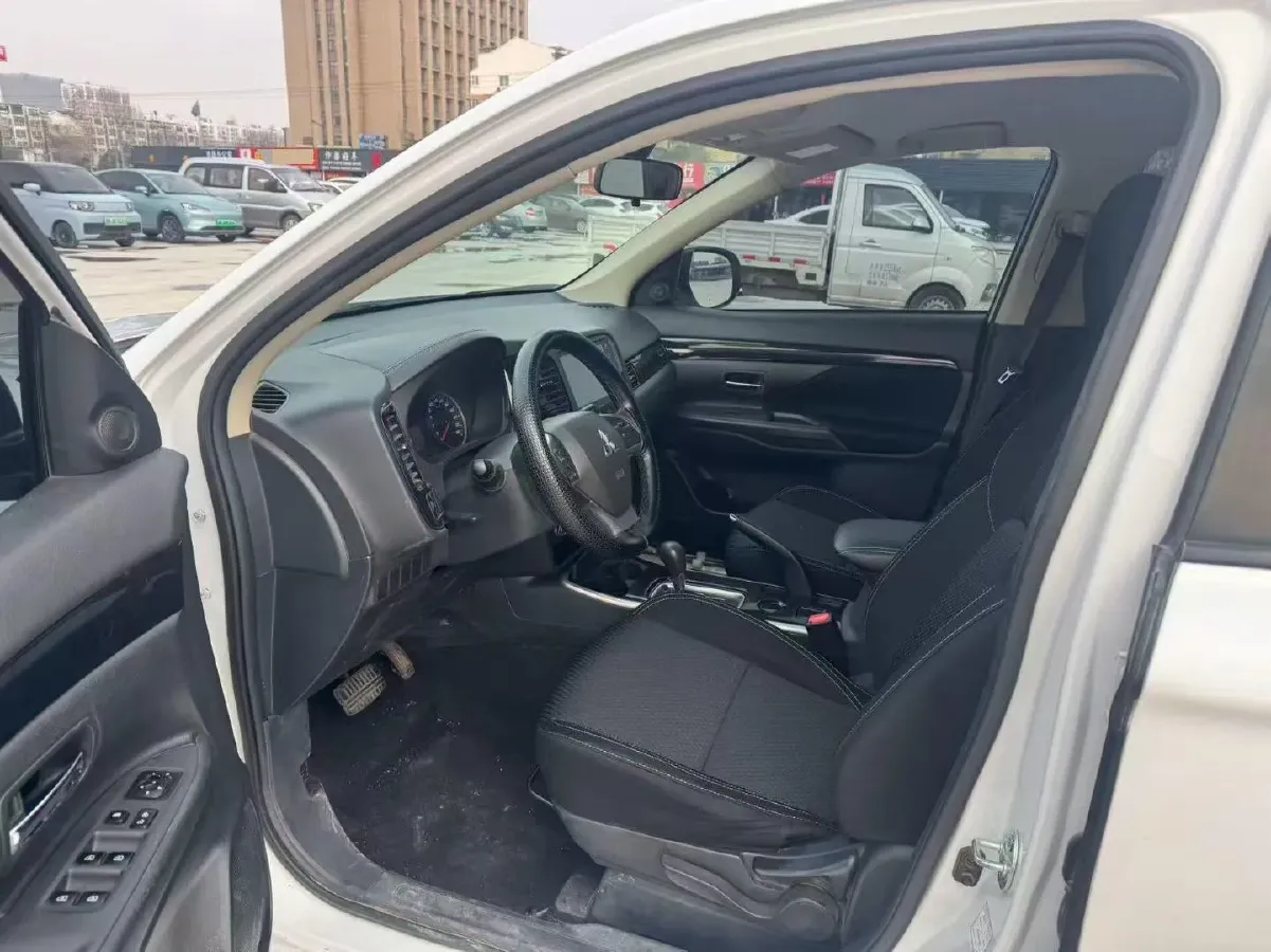 2021 Mitsubishi Outlander 2.0L 166HP L4 CVT,autocango,china used car exporter,china ev exporter,chinese used car exporter,chinese used ev exporter