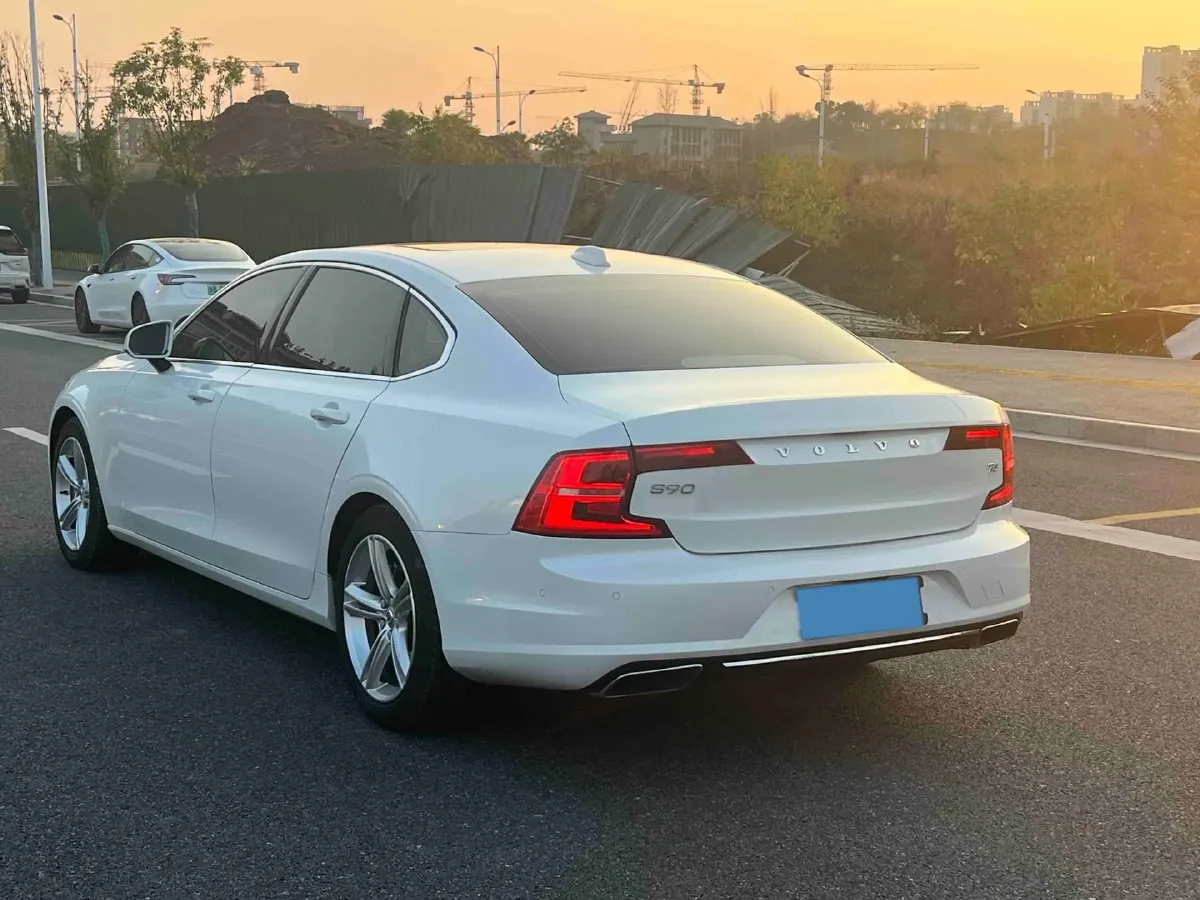 2018 Volvo S90 2.0T 190HP L4 8AT,autocango,china used car exporter,china ev exporter,chinese used car exporter,chinese used ev exporter