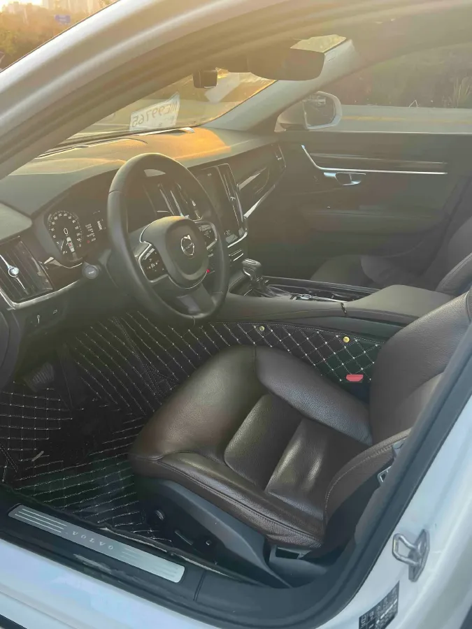 2018 Volvo S90 2.0T 190HP L4 8AT,autocango,china used car exporter,china ev exporter,chinese used car exporter,chinese used ev exporter
