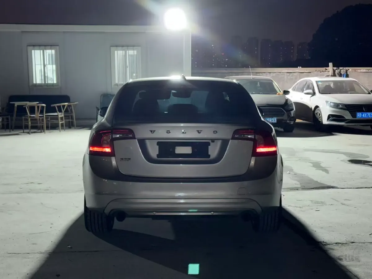 2018 Volvo S60 1.5T 152HP L4 6AT,autocango,china used car exporter,china ev exporter,chinese used car exporter,chinese used ev exporter