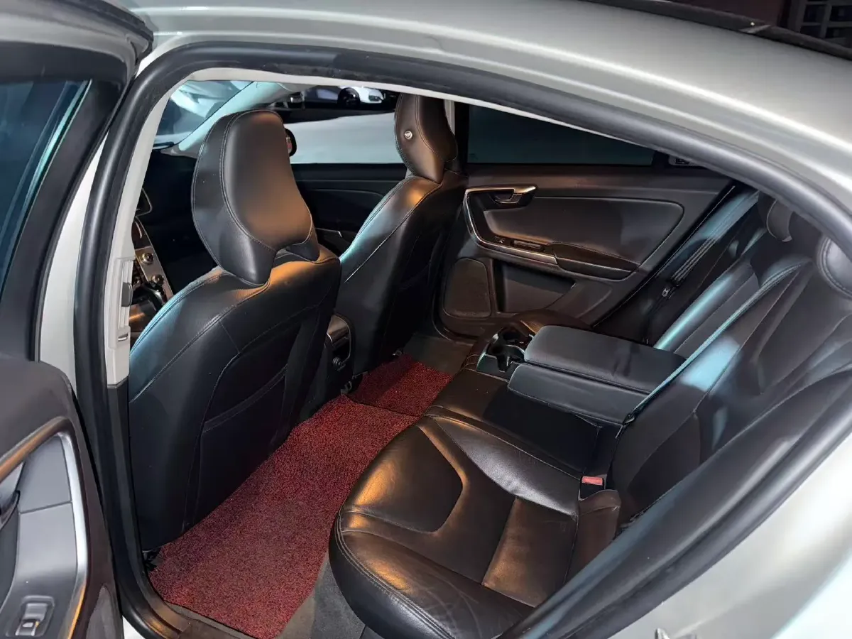 2018 Volvo S60 1.5T 152HP L4 6AT,autocango,china used car exporter,china ev exporter,chinese used car exporter,chinese used ev exporter