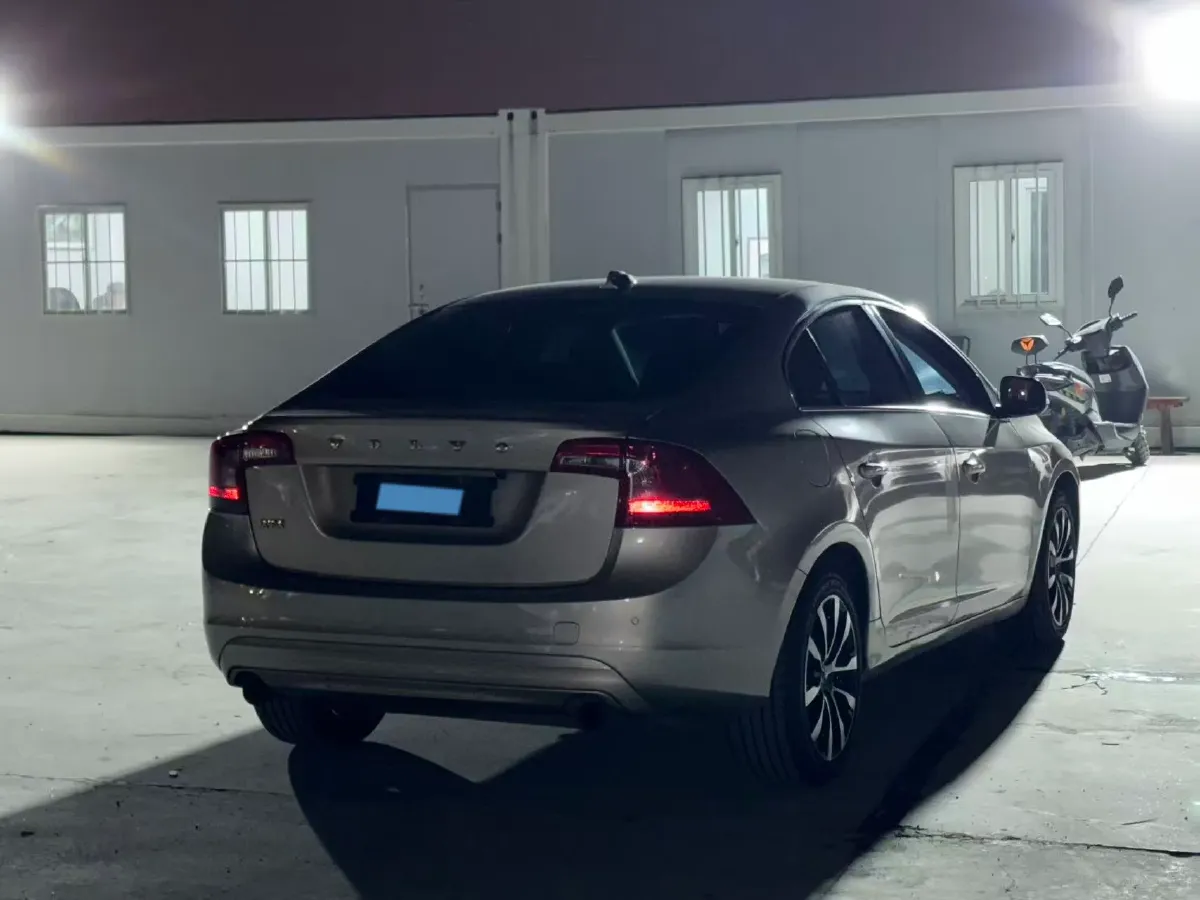 2018 Volvo S60 1.5T 152HP L4 6AT,autocango,china used car exporter,china ev exporter,chinese used car exporter,chinese used ev exporter